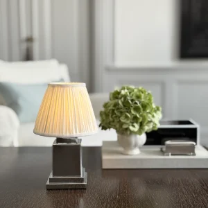 WHITE PLEATED SHADE